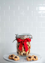 Cargar imagen en el visor de la galería, Medium jar (40 cookies)
